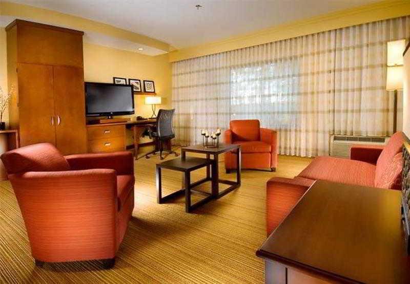 Courtyard By Marriott Wichita Falls Room photo